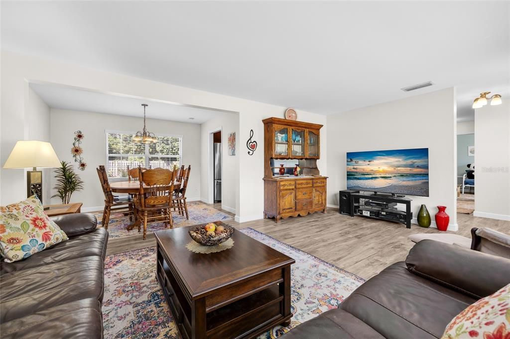 На продажу: $525,000 (5 спален, 2 ванн, 2398 Квадратных фут)