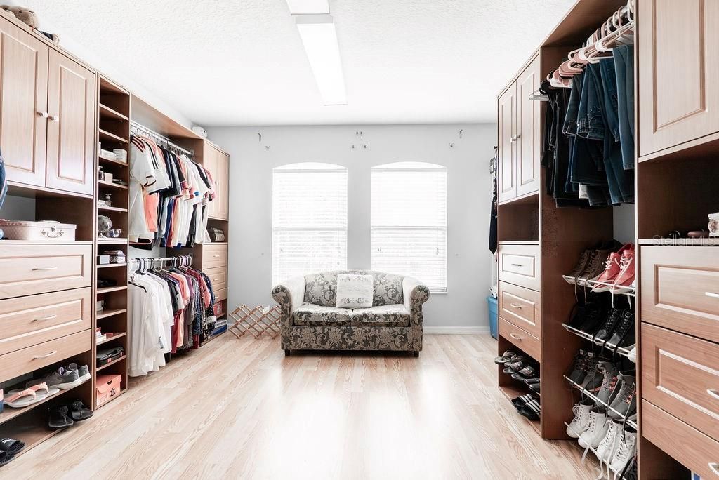 На продажу: $590,000 (5 спален, 3 ванн, 3219 Квадратных фут)