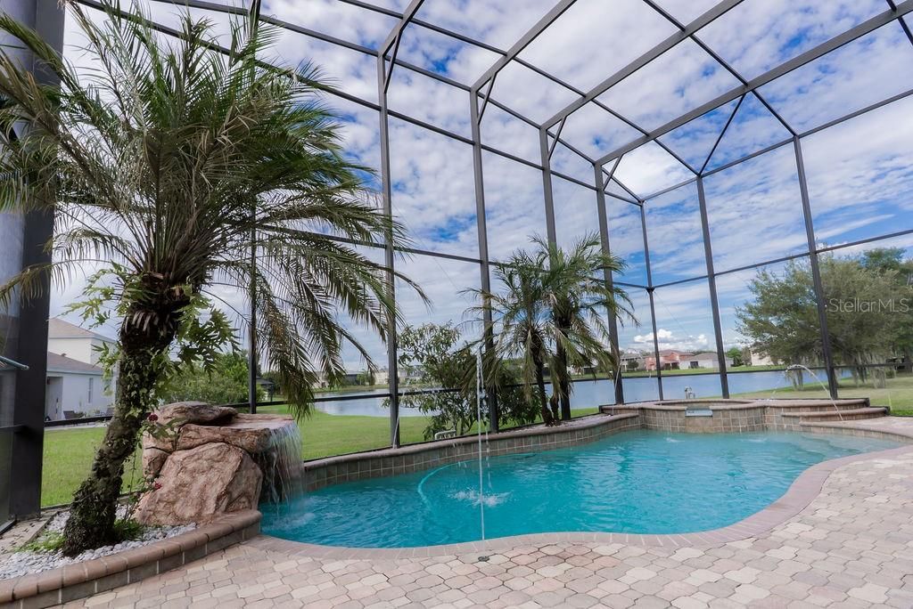 На продажу: $590,000 (5 спален, 3 ванн, 3219 Квадратных фут)