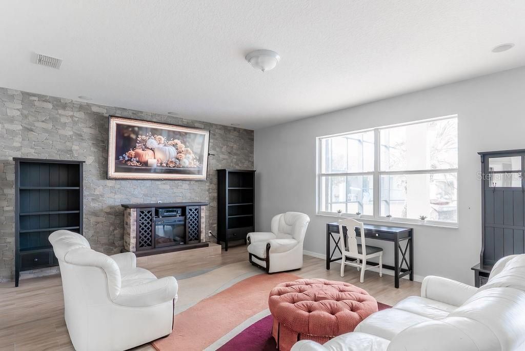 На продажу: $590,000 (5 спален, 3 ванн, 3219 Квадратных фут)