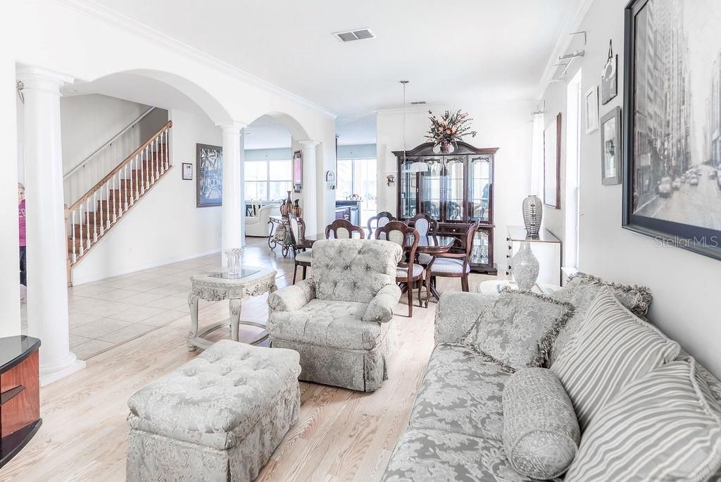 На продажу: $590,000 (5 спален, 3 ванн, 3219 Квадратных фут)