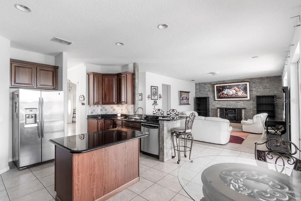 На продажу: $590,000 (5 спален, 3 ванн, 3219 Квадратных фут)