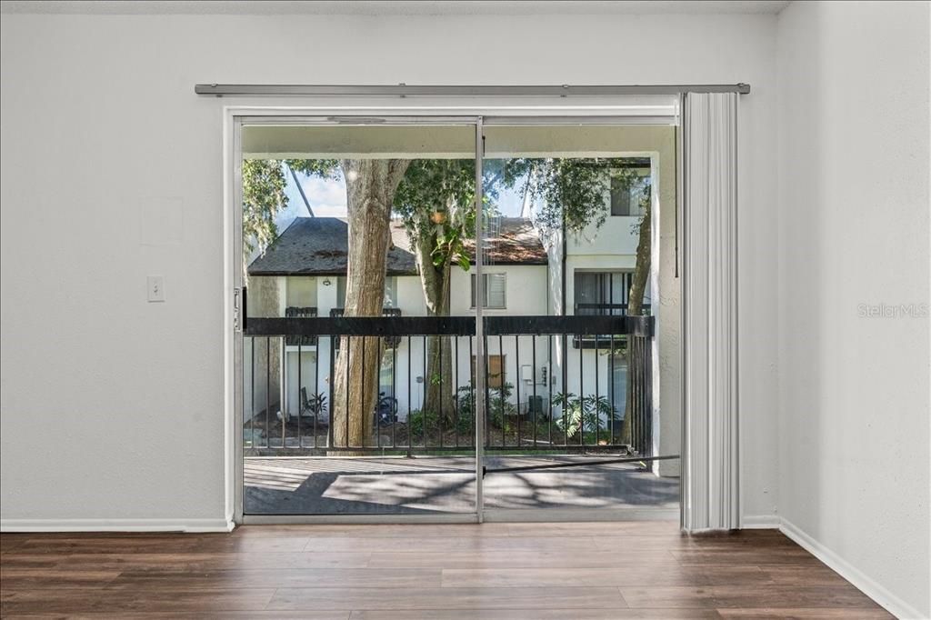 Под контрактом: $154,500 (2 спален, 1 ванн, 1214 Квадратных фут)