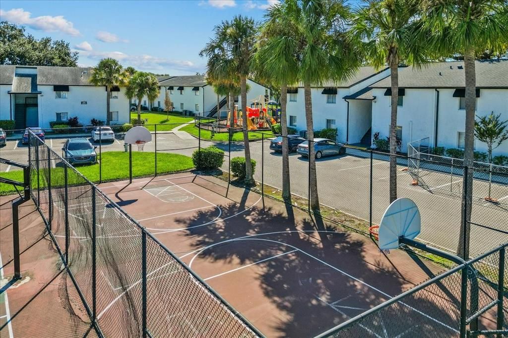 Под контрактом: $154,500 (2 спален, 1 ванн, 1214 Квадратных фут)