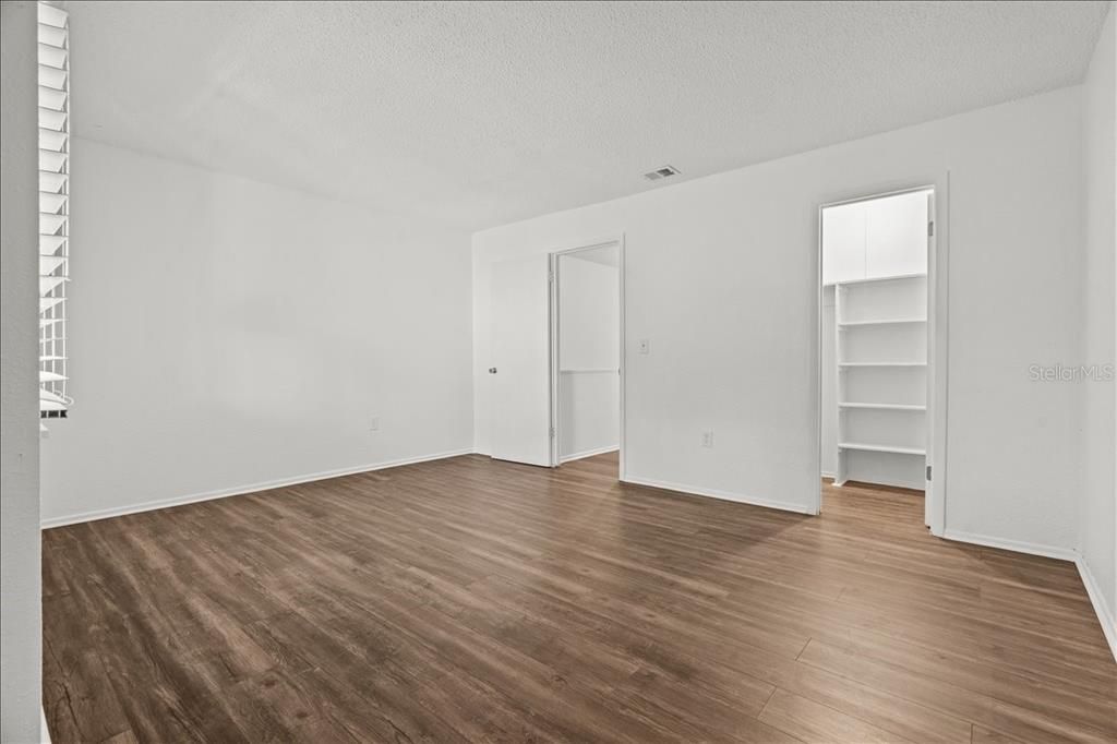 Под контрактом: $154,500 (2 спален, 1 ванн, 1214 Квадратных фут)