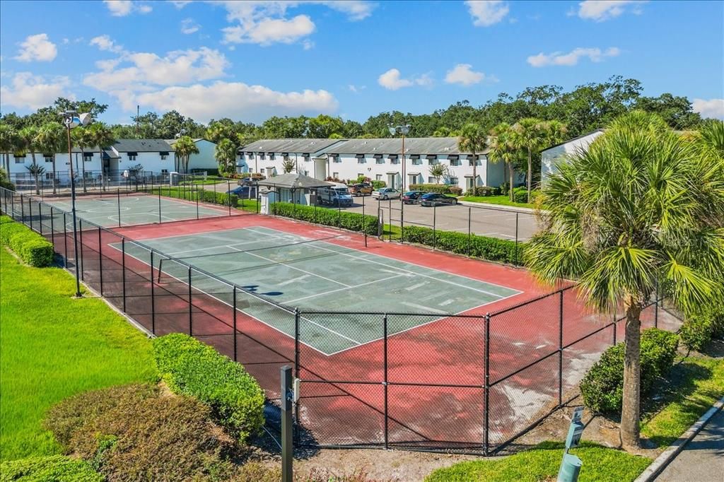 Под контрактом: $154,500 (2 спален, 1 ванн, 1214 Квадратных фут)