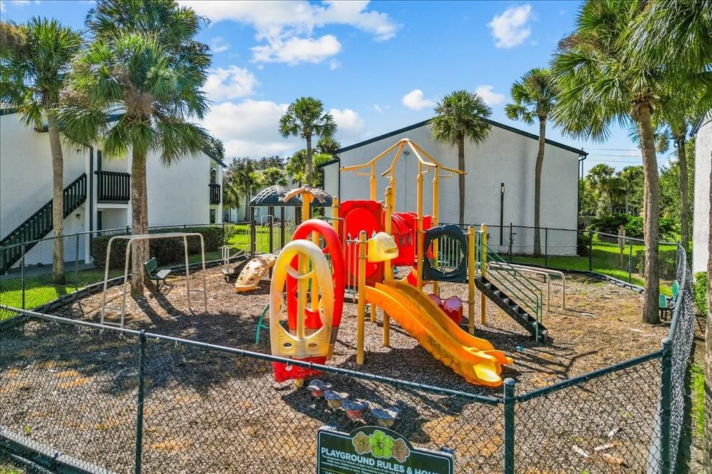 Под контрактом: $154,500 (2 спален, 1 ванн, 1214 Квадратных фут)