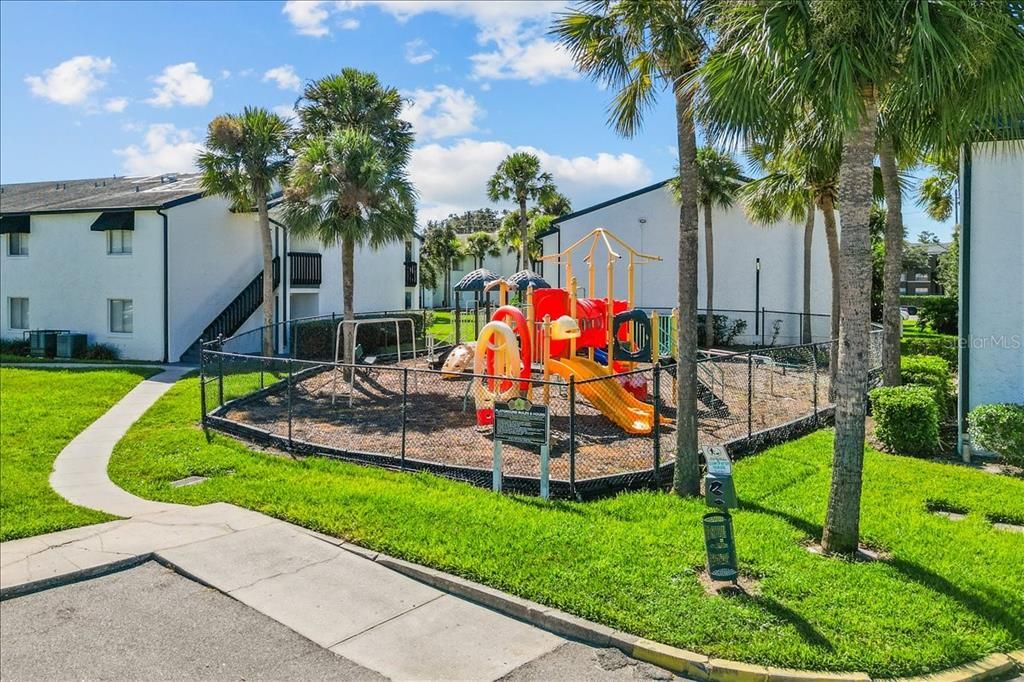 Под контрактом: $154,500 (2 спален, 1 ванн, 1214 Квадратных фут)