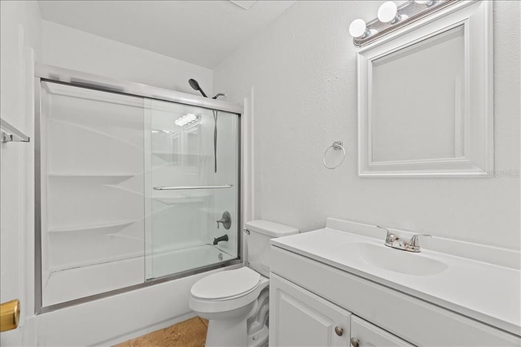 Под контрактом: $154,500 (2 спален, 1 ванн, 1214 Квадратных фут)