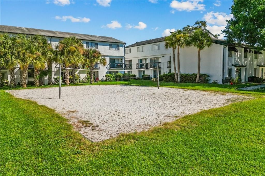 Под контрактом: $154,500 (2 спален, 1 ванн, 1214 Квадратных фут)