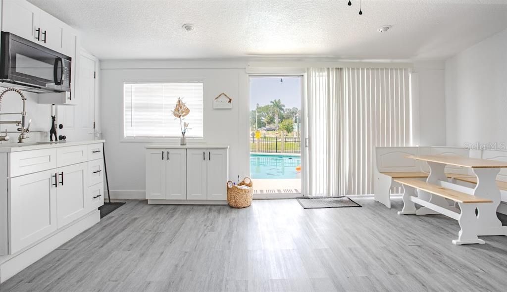 En Venta: $544,000 (4 camas, 2 baños, 1900 Pies cuadrados)