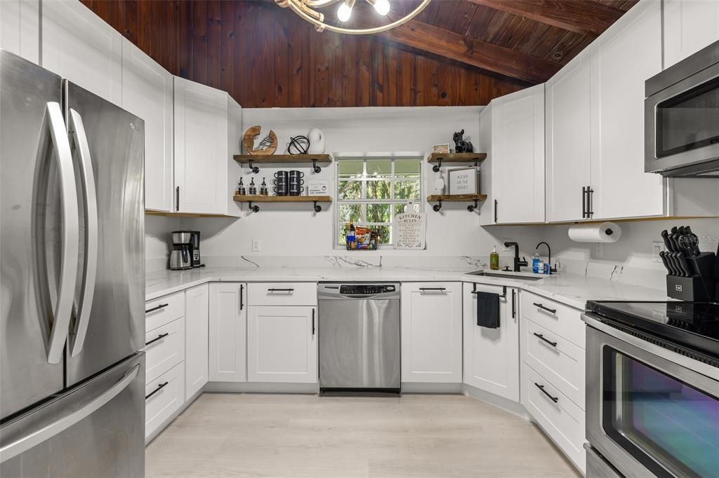 En Venta: $899,000 (8 camas, 0 baños, 3300 Pies cuadrados)