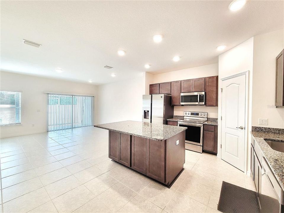 На продажу: $265,000 (3 спален, 2 ванн, 1635 Квадратных фут)