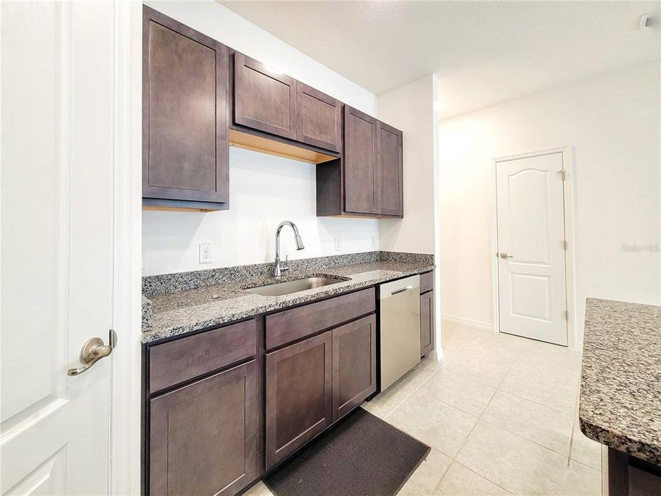 На продажу: $265,000 (3 спален, 2 ванн, 1635 Квадратных фут)