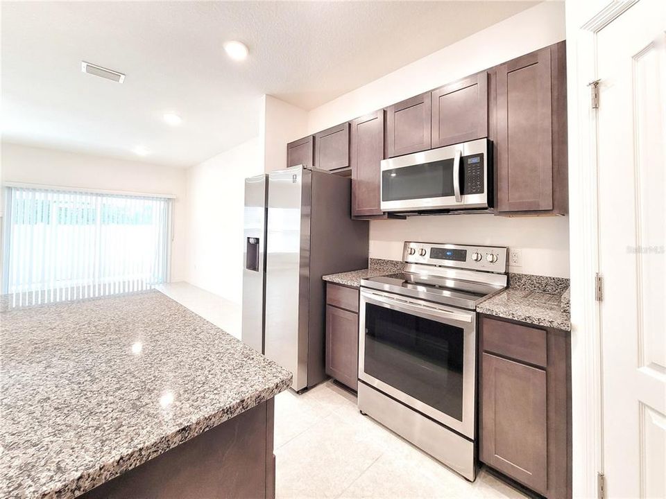 На продажу: $265,000 (3 спален, 2 ванн, 1635 Квадратных фут)