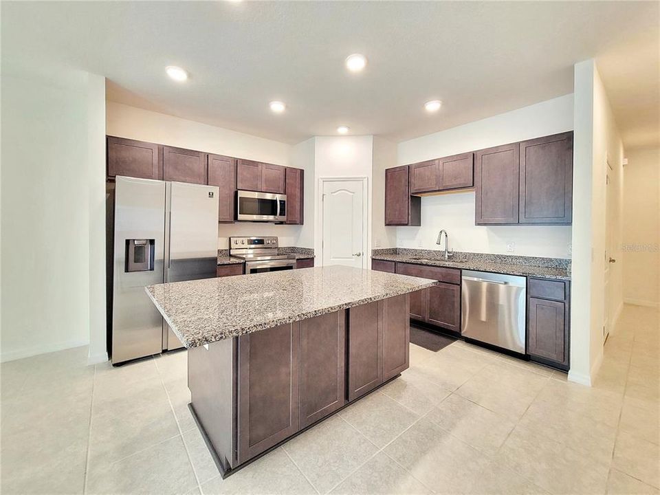 На продажу: $265,000 (3 спален, 2 ванн, 1635 Квадратных фут)