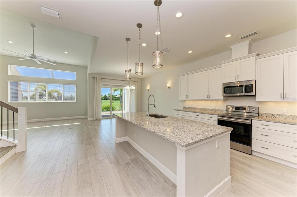 На продажу: $1,595,000 (9 спален, 0 ванн, 5691 Квадратных фут)