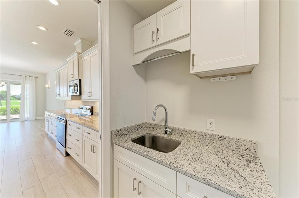 На продажу: $1,595,000 (9 спален, 0 ванн, 5691 Квадратных фут)