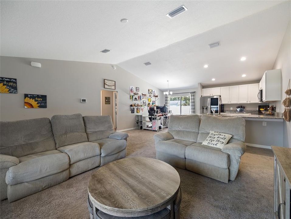 待售: $250,000 (3 贝兹, 2 浴室, 1437 平方英尺)