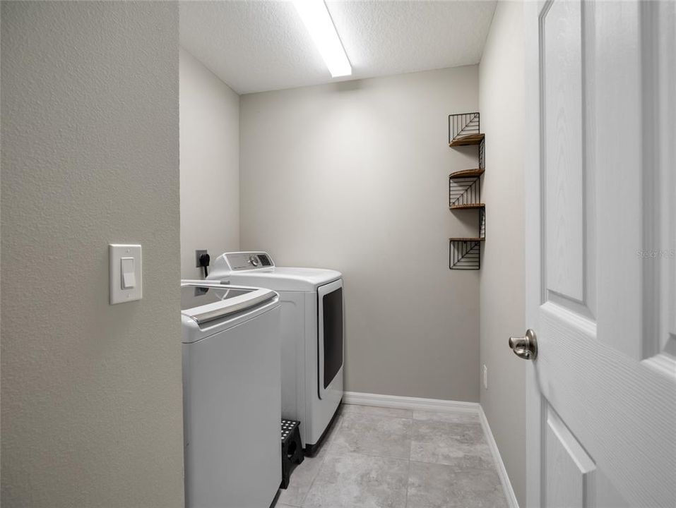 待售: $250,000 (3 贝兹, 2 浴室, 1437 平方英尺)