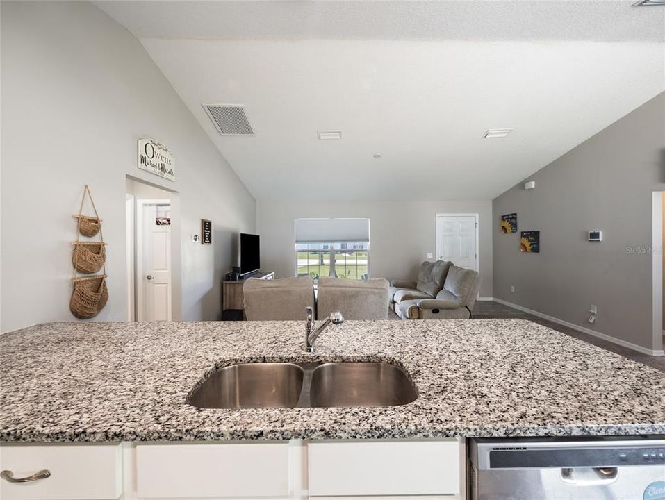 待售: $250,000 (3 贝兹, 2 浴室, 1437 平方英尺)