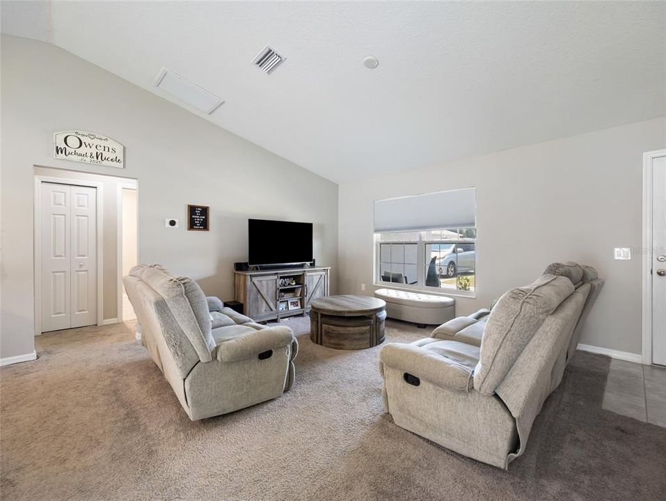 待售: $250,000 (3 贝兹, 2 浴室, 1437 平方英尺)