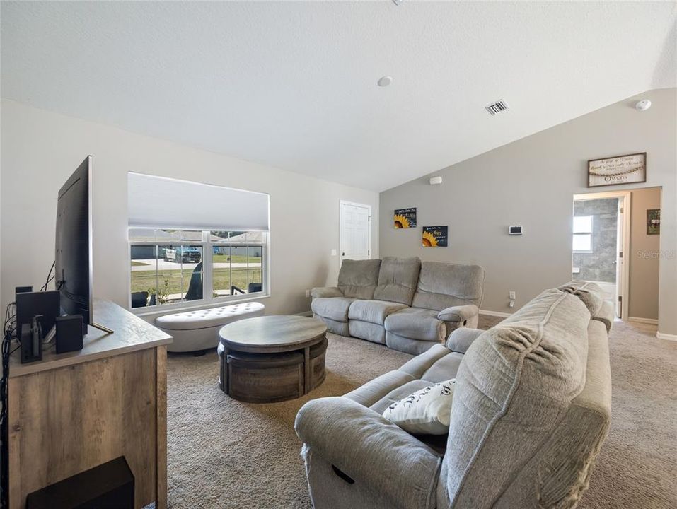 待售: $250,000 (3 贝兹, 2 浴室, 1437 平方英尺)