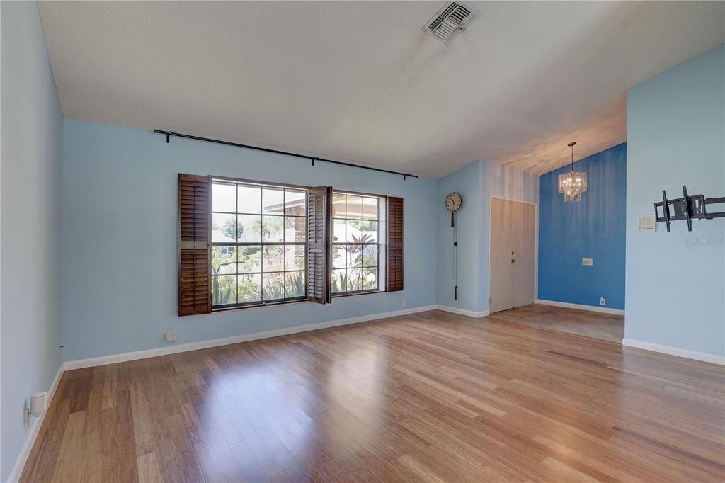 В аренду: $3,000 (4 спален, 2 ванн, 2327 Квадратных фут)