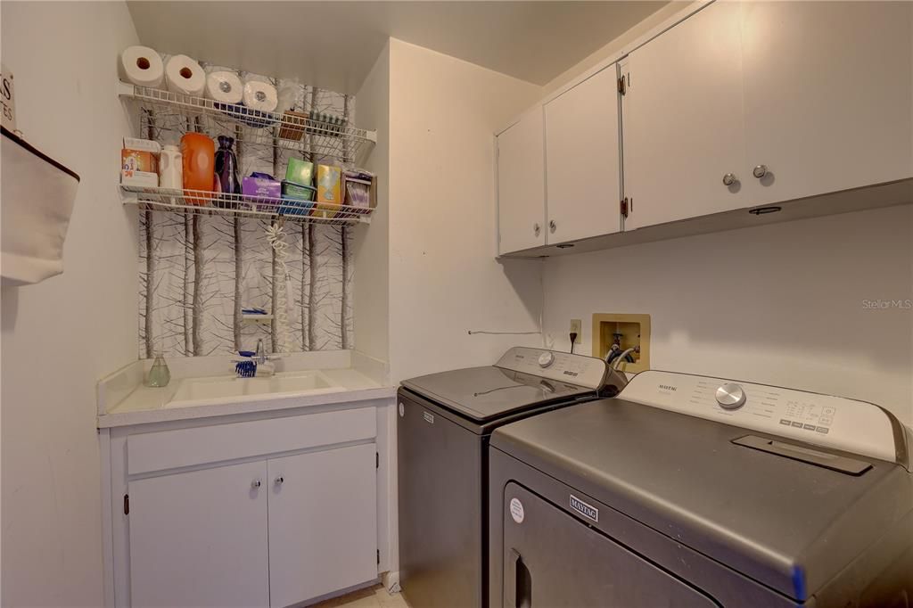 В аренду: $3,000 (4 спален, 2 ванн, 2327 Квадратных фут)