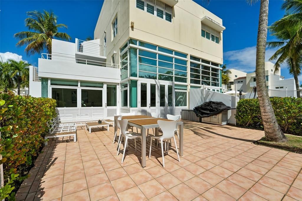 For Rent: $4,500 (4 beds, 4 baths, 2800 Square Feet)