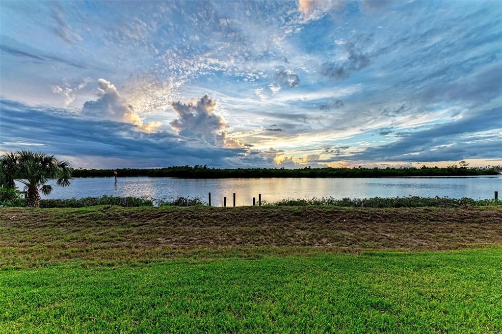 For Sale: $1,399,000 (3 beds, 2 baths, 2474 Square Feet)