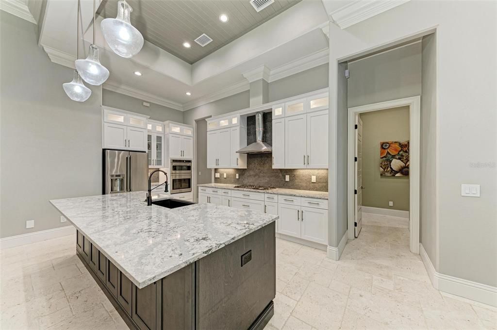 For Sale: $1,399,000 (3 beds, 2 baths, 2474 Square Feet)