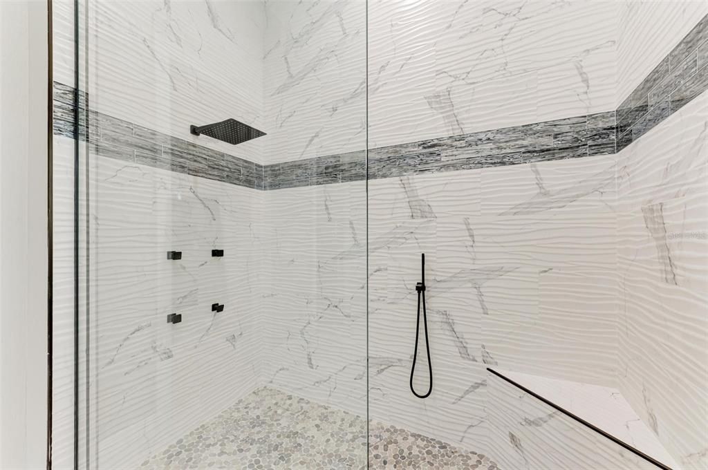 For Sale: $1,399,000 (3 beds, 2 baths, 2474 Square Feet)