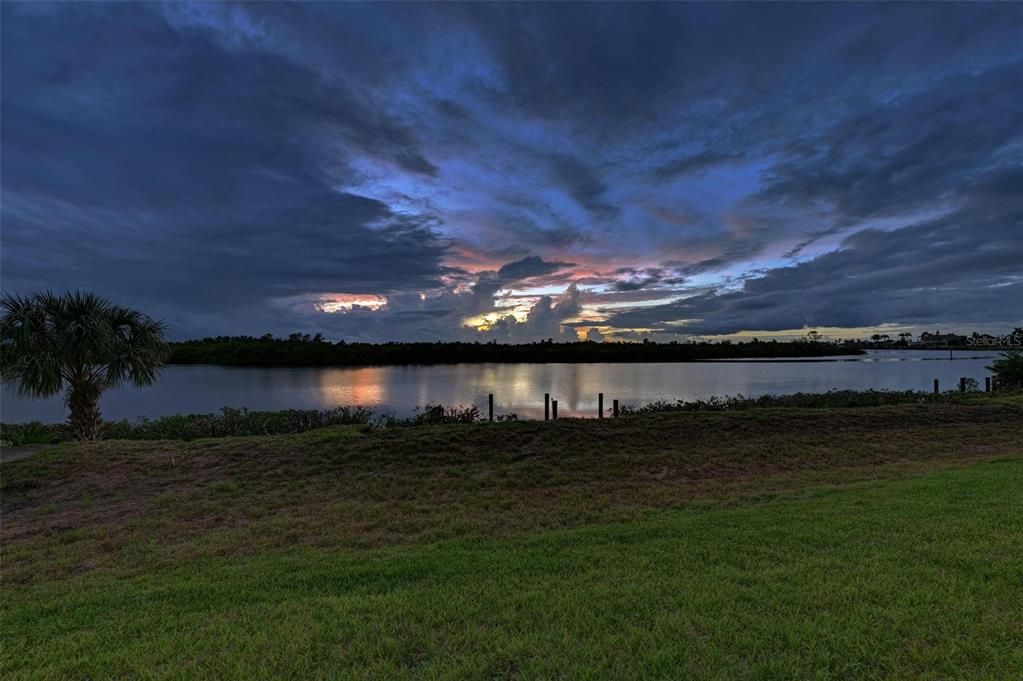 For Sale: $1,399,000 (3 beds, 2 baths, 2474 Square Feet)