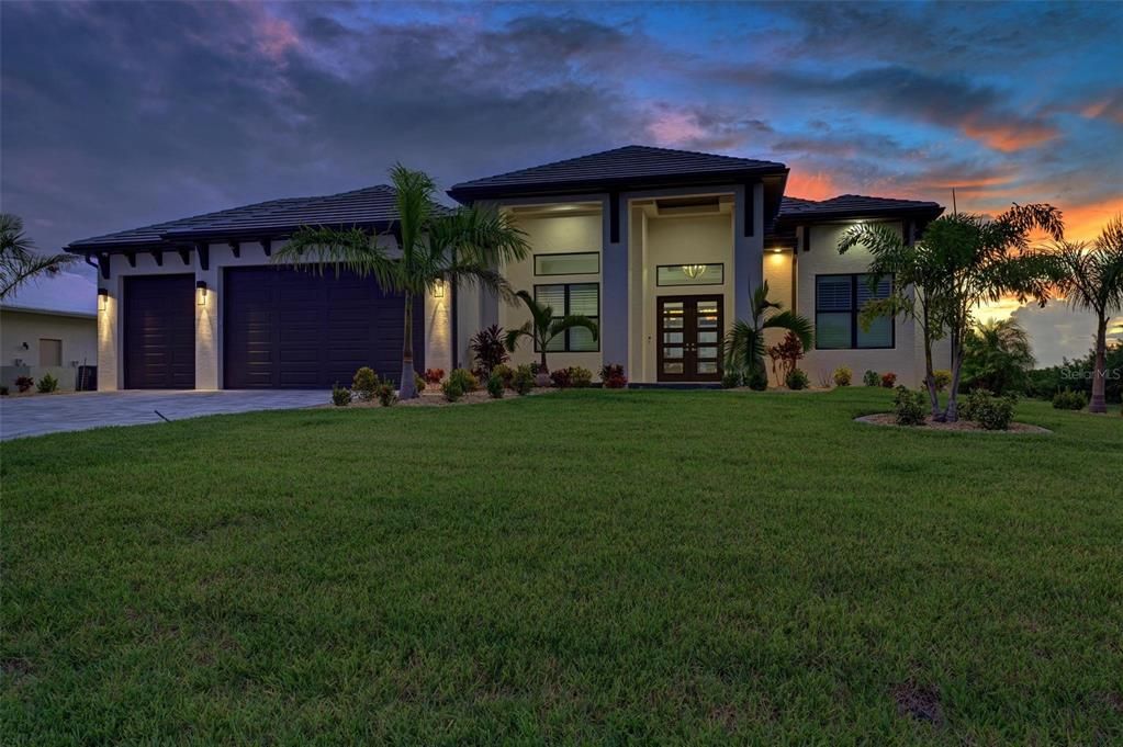 For Sale: $1,399,000 (3 beds, 2 baths, 2474 Square Feet)