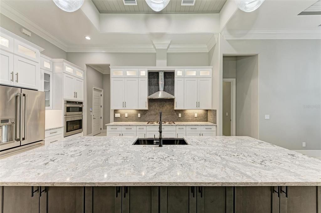 For Sale: $1,399,000 (3 beds, 2 baths, 2474 Square Feet)