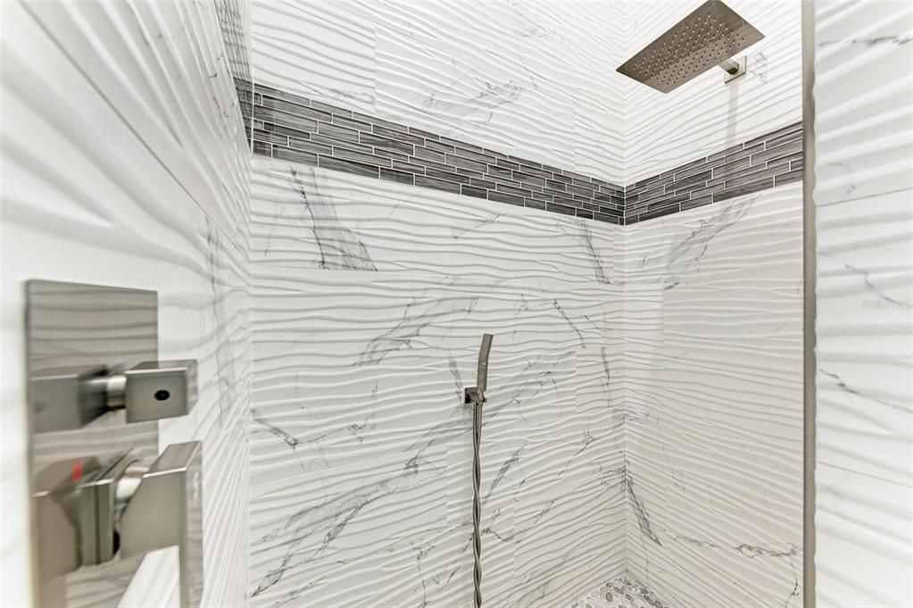 For Sale: $1,399,000 (3 beds, 2 baths, 2474 Square Feet)