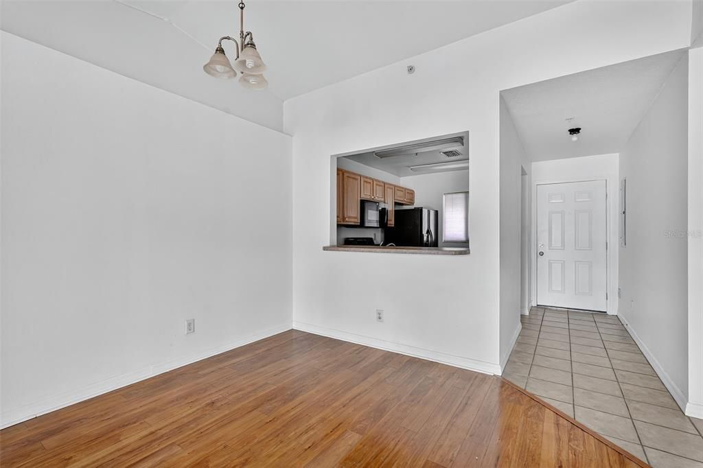 Под контрактом: $125,000 (2 спален, 2 ванн, 687 Квадратных фут)