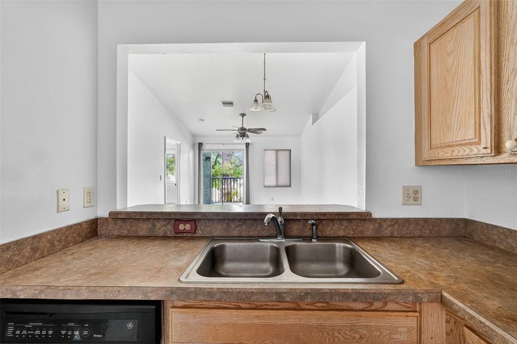 Под контрактом: $125,000 (2 спален, 2 ванн, 687 Квадратных фут)