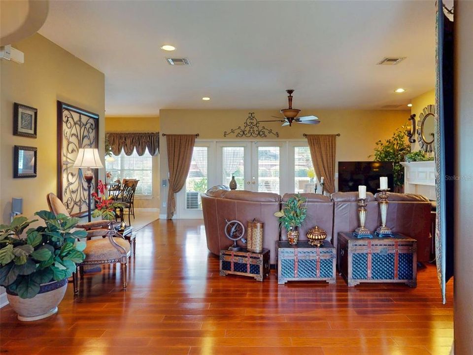 合同活跃: $619,900 (3 贝兹, 2 浴室, 2263 平方英尺)