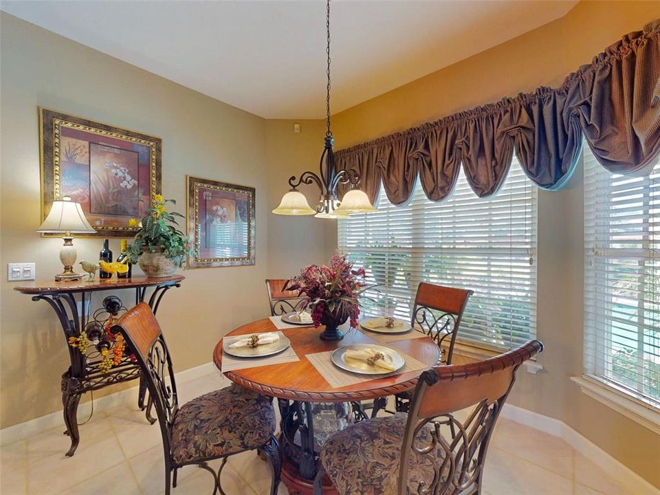 合同活跃: $619,900 (3 贝兹, 2 浴室, 2263 平方英尺)