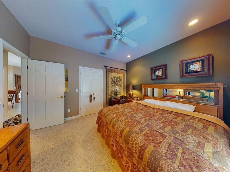 合同活跃: $619,900 (3 贝兹, 2 浴室, 2263 平方英尺)