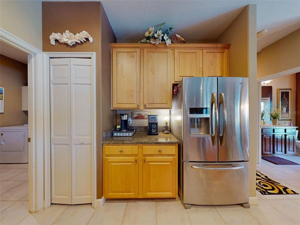 合同活跃: $619,900 (3 贝兹, 2 浴室, 2263 平方英尺)