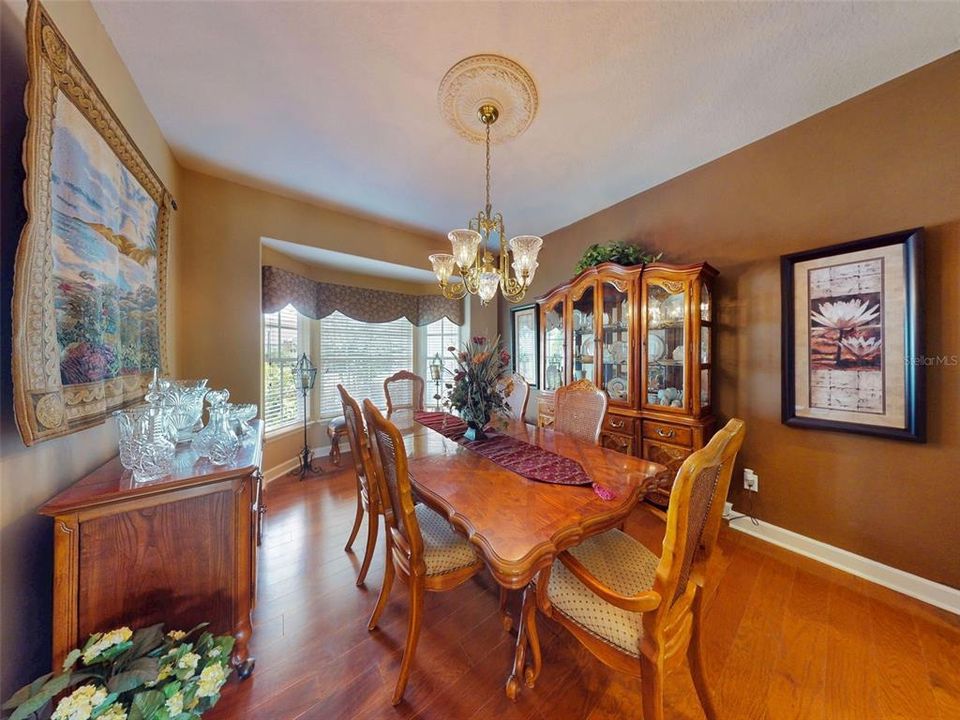 合同活跃: $619,900 (3 贝兹, 2 浴室, 2263 平方英尺)