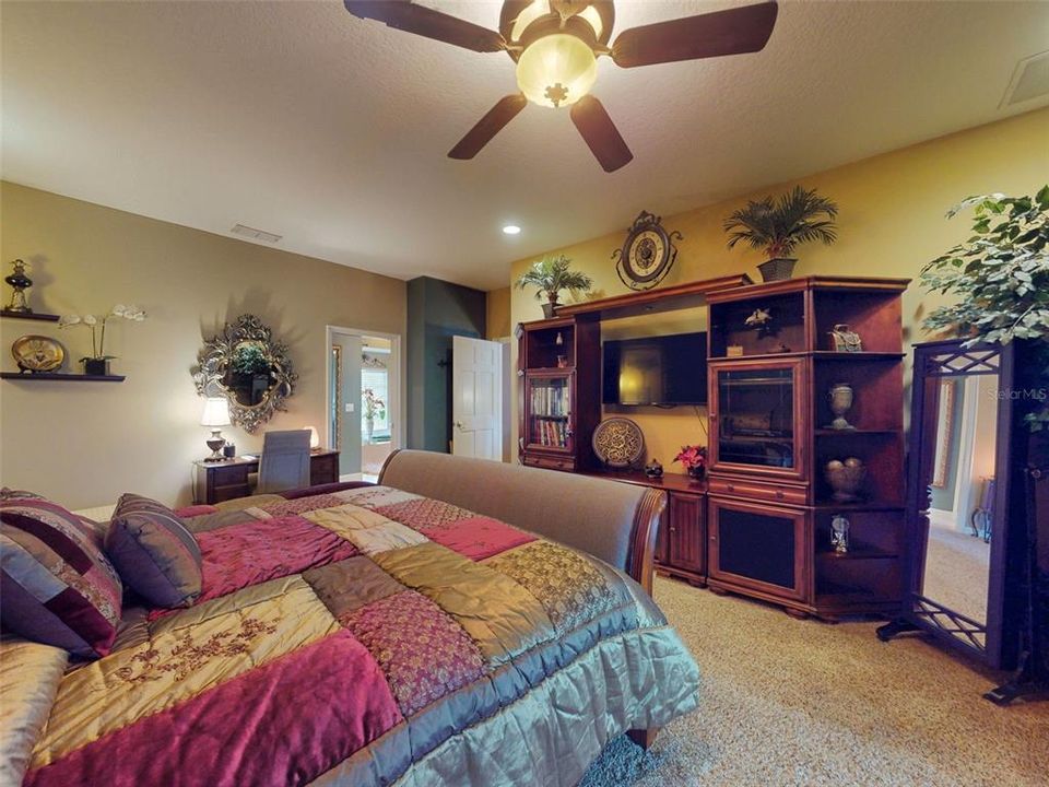 合同活跃: $619,900 (3 贝兹, 2 浴室, 2263 平方英尺)