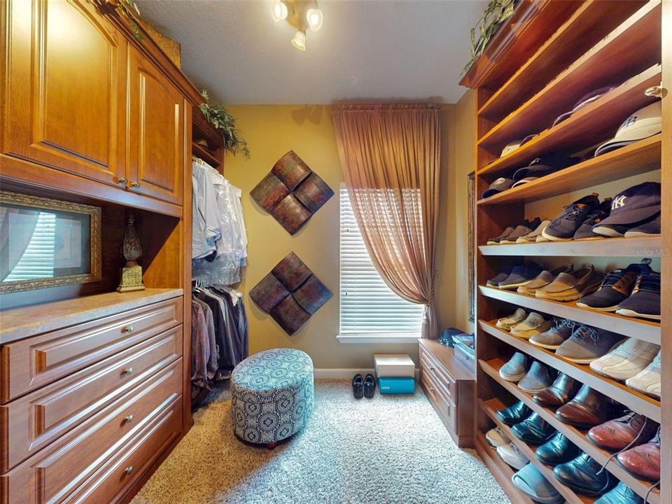 合同活跃: $619,900 (3 贝兹, 2 浴室, 2263 平方英尺)