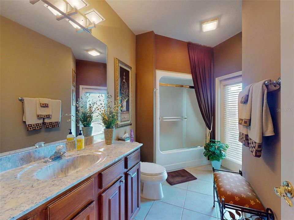 合同活跃: $619,900 (3 贝兹, 2 浴室, 2263 平方英尺)