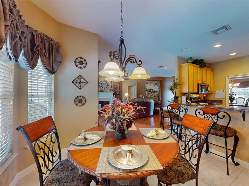 合同活跃: $619,900 (3 贝兹, 2 浴室, 2263 平方英尺)