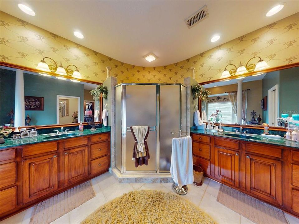 合同活跃: $619,900 (3 贝兹, 2 浴室, 2263 平方英尺)