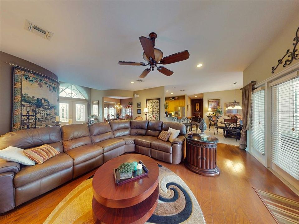 合同活跃: $619,900 (3 贝兹, 2 浴室, 2263 平方英尺)